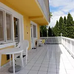 Magyar Apartmanhaz Iv. * 잘라카로쉬