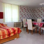 Magyar Apartmanhaz Iv.