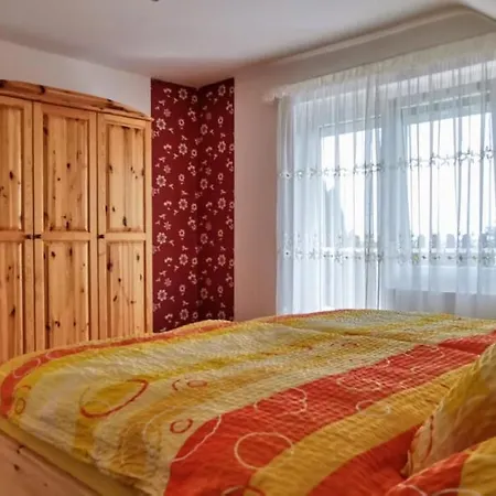 Magyar Apartmanhaz Iv. 佐洛卡罗斯