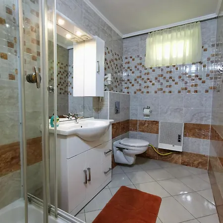 Magyar Apartmanhaz Iv. *