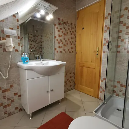 Magyar Apartmanhaz Iv. 佐洛卡罗斯