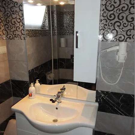 Magyar Apartmanhaz Iv. *