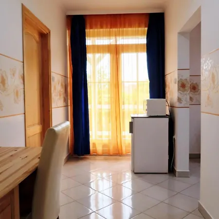 Magyar Apartmanhaz Iv. 佐洛卡罗斯