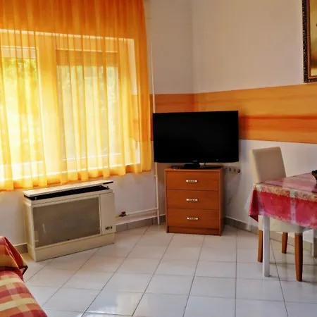 Magyar Apartmanhaz Iv. *