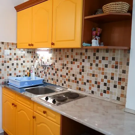 Magyar Apartmanhaz Iv. 佐洛卡罗斯